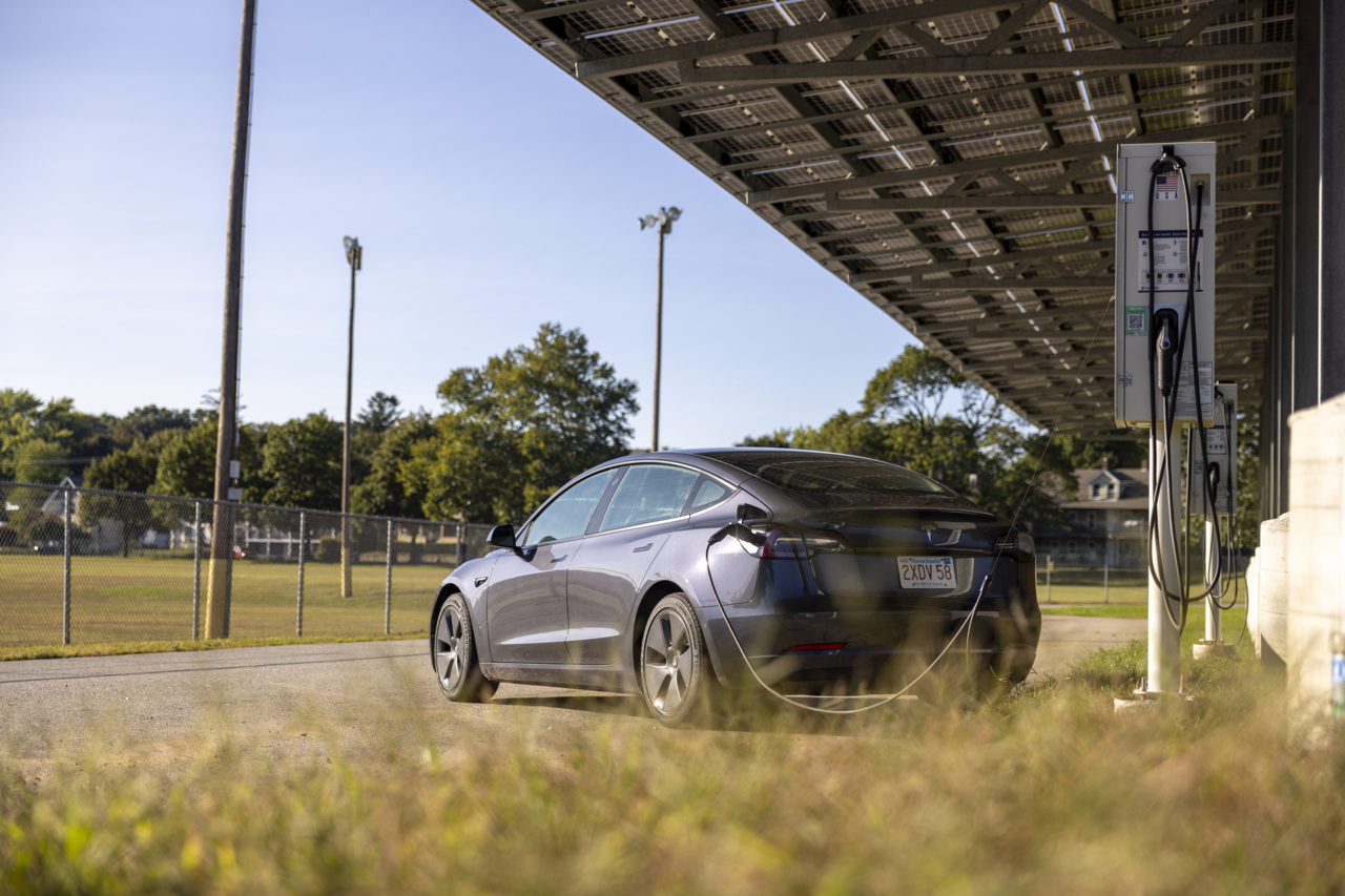 Stationary electric vehicle charging at a station 